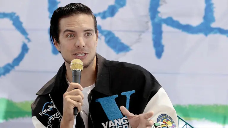 El cantante mexicano Vadhir Derbez habla durante una rueda de prensa donde presento su nuevo sencillo "Morrito", hoy en la Ciudad de M&eacute;xico (M&eacute;xico)./ EFE