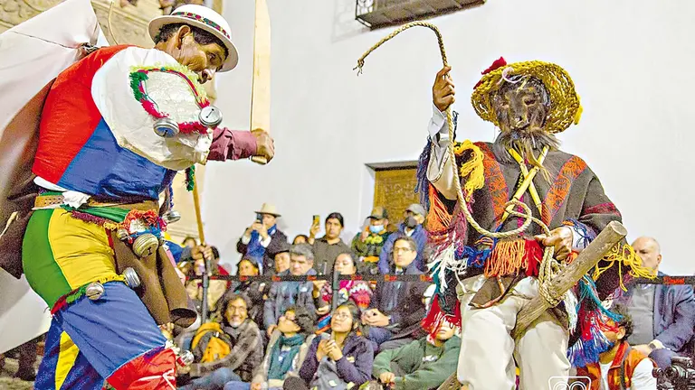 Una presentaci&oacute;n de baile en el Museo Nacional de Etnografia y Folklore./ MUSEF