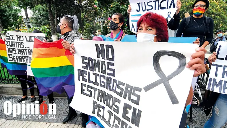 Colectivo LGBTI exigiendo justicia por Alessandra, mujer trans asesinada por un cliente en 2021, y pol&iacute;ticas p&uacute;blicas y educativas para una transformaci&oacute;n social. / NO&Eacute; PORTUGAL