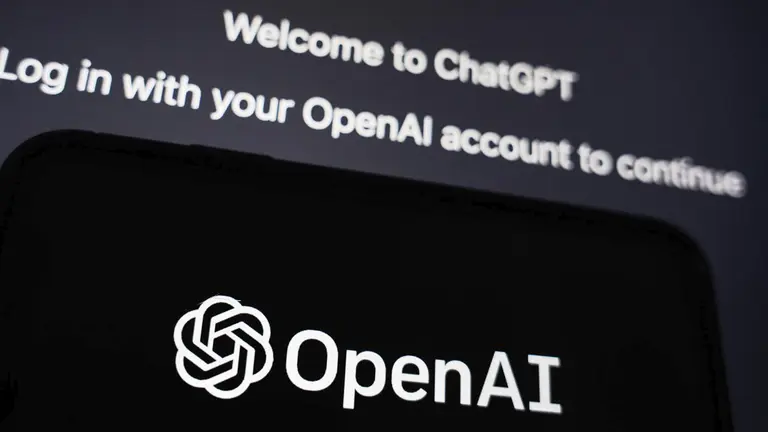 Fotograf&iacute;a de archivo en la que se registr&oacute; un logo de la compa&ntilde;&iacute;a OpenAI, empresa tecnol&oacute;gica que se populariz&oacute; en 2022 tras el lanzamiento de su chatbot con inteligencia artificial (IA) ChatGPT./ EFE