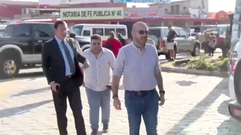 El expresidente del Comité pro Santa Cruz, Rómulo Calvo, llega a la DELCC a declarar./ RED GIGAVISION
