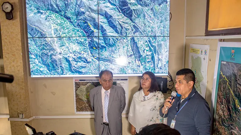 Las autoridades departamentales exponen la situaci&oacute;n sobre incendios, este 28 de agosto./ MARCO GUZM&Aacute;N CALANI