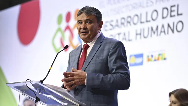 El ministro de Desarrollo Social de Brasil, Wellington Dias, habla hoy durante el evento El poder de los enfoques multisectoriales para el desarrollo del capital humano, convocado por el Programa Mundial de Alimentos de las Naciones Unidas (PMA)./ EFE