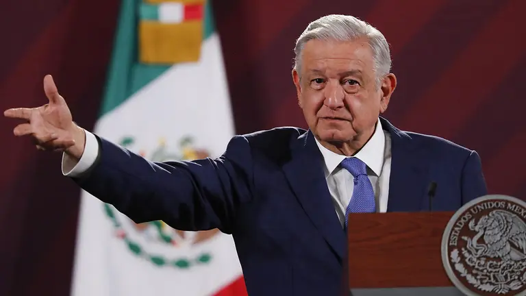 El presidente de M&eacute;xico, Andr&eacute;s Manuel L&oacute;pez Obrador, habla durante una conferencia de prensa matutina en el Palacio Nacional, de la Ciudad de M&eacute;xico (M&eacute;xico). Imagen de archivo. EFE