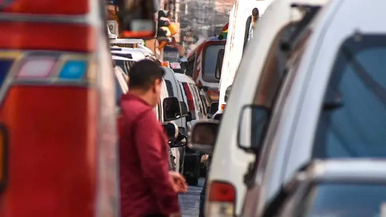El congestionamiento vehicular producto del paro universitario. DICO SOL&Iacute;S