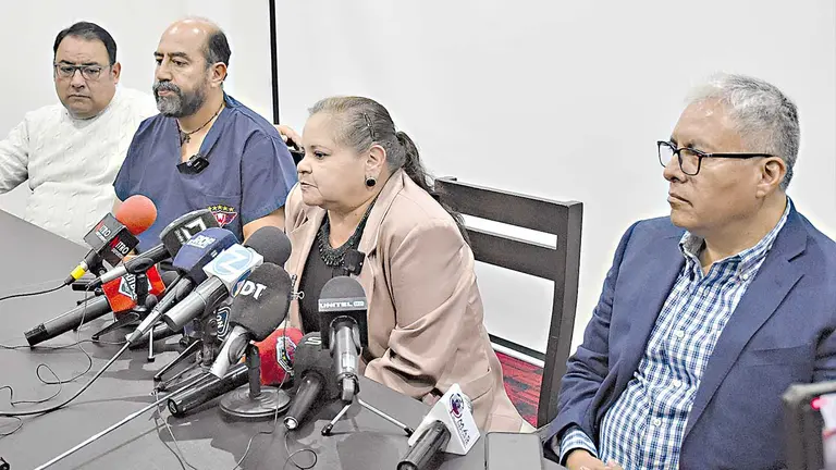 Dirigentes de Wilstermann se dirigen a los medios durante una conferencia de prensa realizada con anterioridad./ NO&Eacute; PORTUGAL