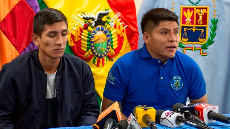 El senador Leonardo Loza en conferencia de prensa. Marco Guzm&aacute;n