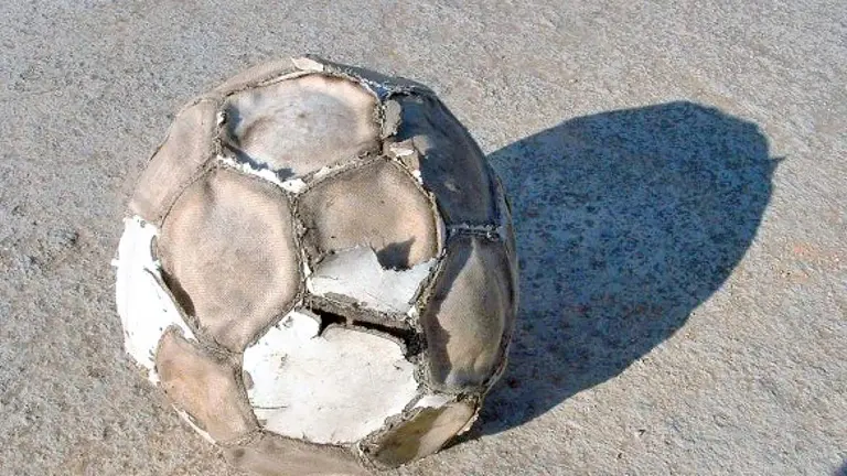 Un relato personal que evoca la historia de un joven jugador de f&uacute;tbol que exhibi&oacute; su talento en las no tan conocidas canchas de El Alto.