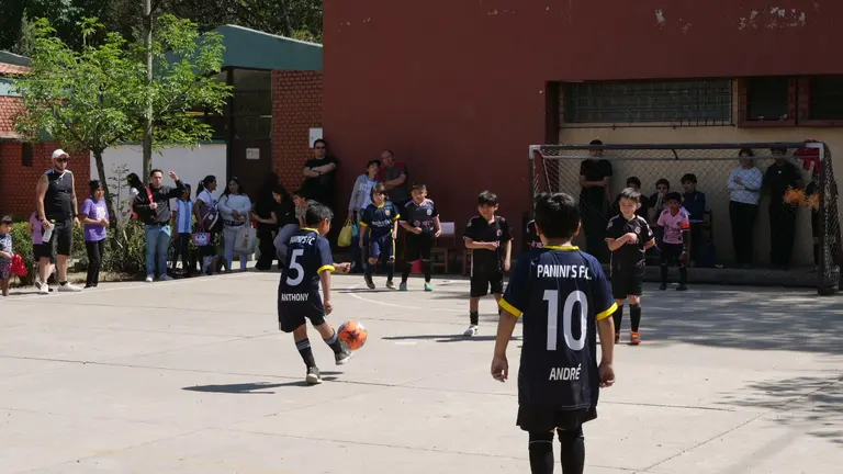 Una acci&oacute;n del partido final en la categor&iacute;a varones. CAROLINA FERN&Aacute;NDEZ A.