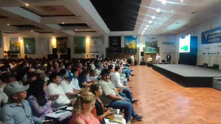 El Congreso LAURA BUSTILLO