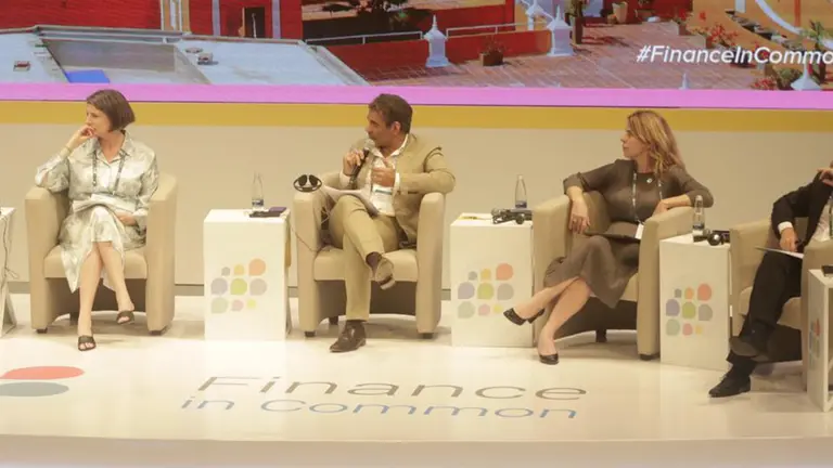 Expertos durante la primera jornada de la Cumbre Finanzas en Com&uacute;n (FiCS), la mayor reuni&oacute;n mundial de la banca de desarrollo, hoy en Cartagena (Colombia)./ EFE