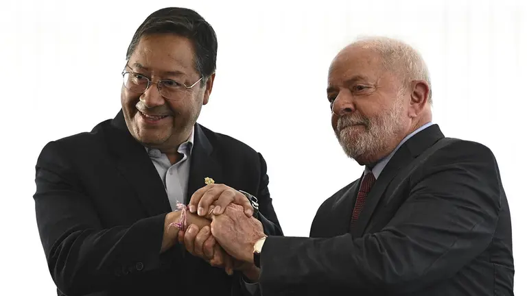 Fotograf&iacute;a de archivo en la que se registr&oacute; un encuentro entre los presidentes de Bolivia, Luis Arce, y Brasil, Luiz In&aacute;cio Lula da Silva, en el Palacio de Itamaraty, en Bras&iacute;lia (Brasil)./ EFE