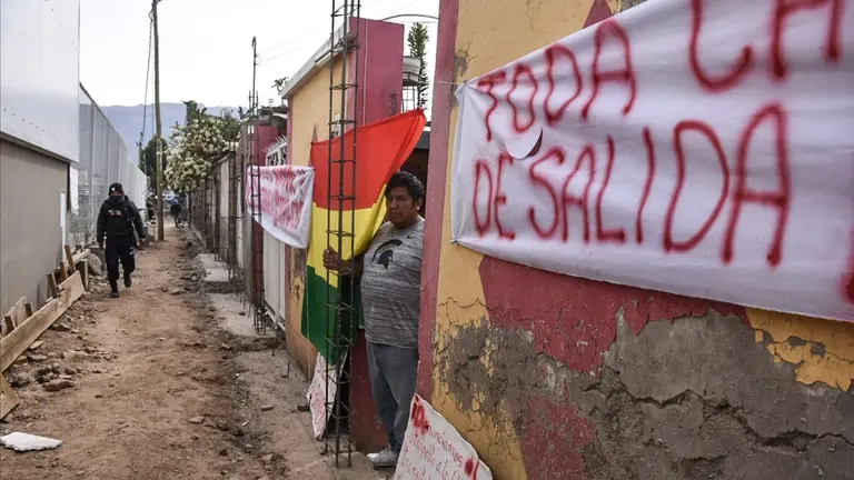 Vecinos afectados por la construcci&oacute;n de un muro perimetral en al antigua estaci&oacute;n ferroviaria. DICO SOL&Iacute;S