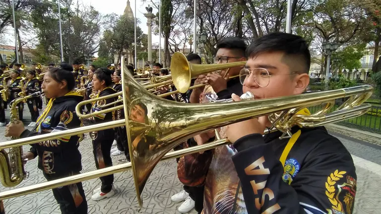 Estudiantes, listos para la Batalla de Bandas 2023, en Ivirgarzama. DICO SOL&Iacute;S
