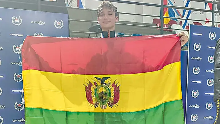 Esteban Meyer subi&oacute; al podio en Asunci&oacute;n, Paraguay./ FBE