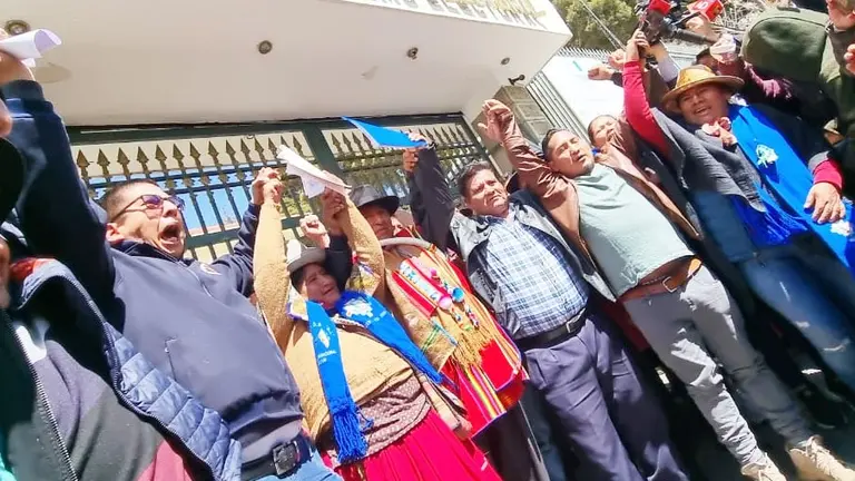 Dirigentes del Pacto de Unidad, en apoyo al Gobierno. ERBOL