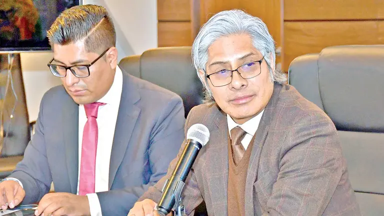 El exprocurador de Bolivia Wilfredo Ch&aacute;vez (derecha)./ APG