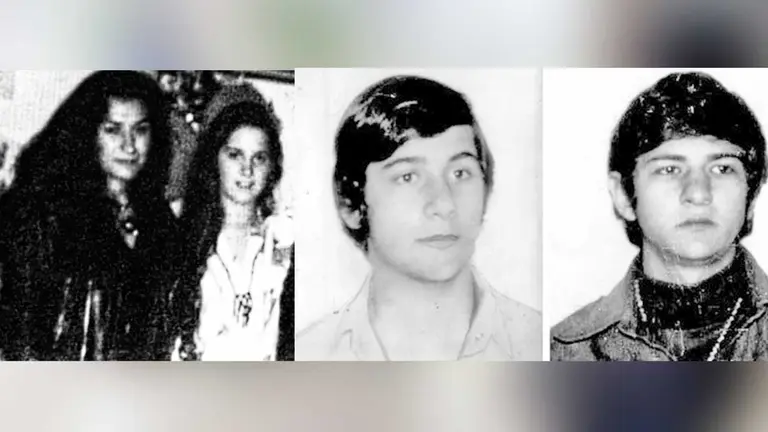 Del lado izquierdo, las hermanas Silvina y Gabriela Vázquez, asesinas de su padre. Del otro, los hermanos Sergio y Pablo Schoklender. / ARCHIVO-TELAM