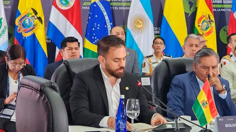 El l ministro de Gobierno, Eduardo Del Castillo, junto con el canciller Rogelio Mayta en Cali, Colombia./ MINISTERIO DE GOBIERNO