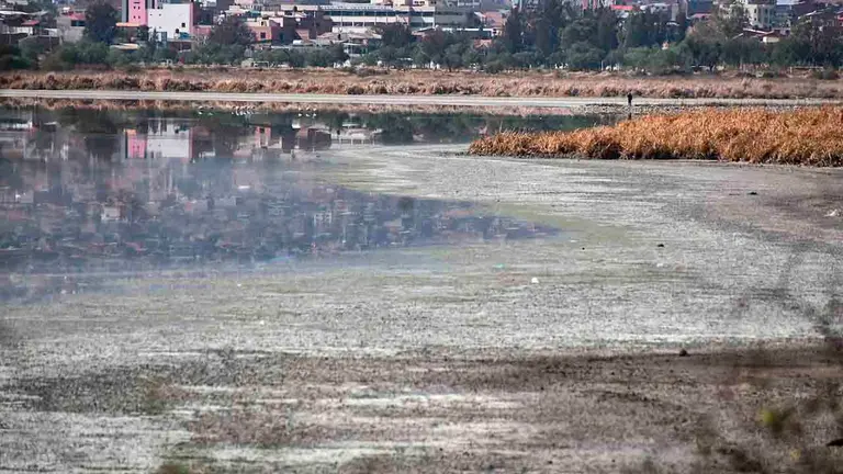 Una fotograf&iacute;a de la laguna Alalay un d&iacute;a antes de iniciar los trabajos de dragado. DICO SOL&Iacute;S