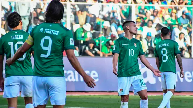 Jugadores de la selecci&oacute;n ayer frente a Argentina. DICO SOL&Iacute;S