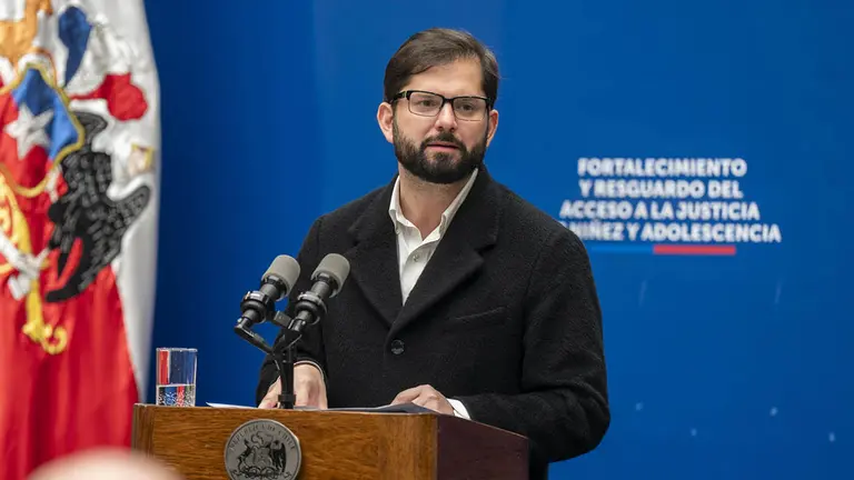Fotograf&iacute;a cedida por la Presidencia de Chile del mandatario Gabriel Boric durante un mensaje a la naci&oacute;n, en Santiago (Chile)./ EFE