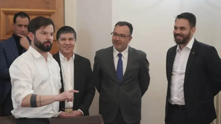 El presidente de Chile, Gabriel Boric, junto con el ministro de Gobierno, Eduardo del Castillo./ MINISTERIO DE GOBIERNO