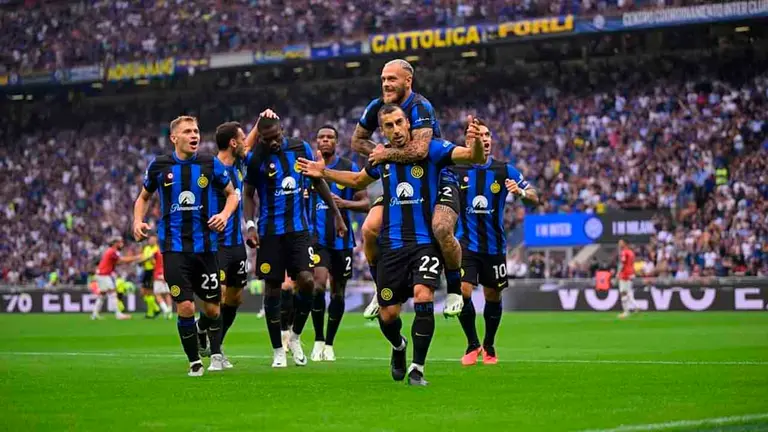 Jugadores del Inter celebran una conquista en el 5-1 endosado a su archirrival, Milan. FACEBOOK INTER