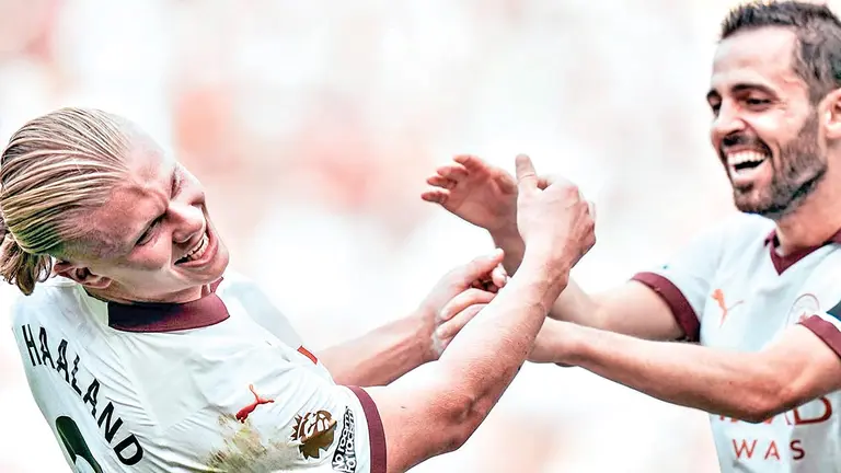 Haaland (i) y Silva (d) festejan un gol en un triunfo de Manchester City por Premier./  INSTAGRAM MANCHESTER CITY