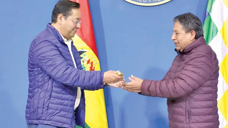 Luis Arce entrega el mando a David Choquehuanca./ ARCHIVO