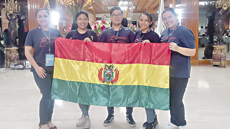 Representantes bolivianos en el II Congreso Mundial El Sistema, en Caracas, Venezuela./ CORTES&Iacute;A