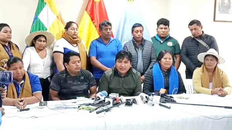 Dirigentes del Trópico en una conferencia de prensa, ayer./ ERBOL