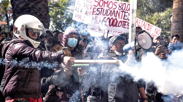 Una movilizaci&oacute;n de la UMSS contra la Alcald&iacute;a./ DICO SOL&Iacute;S