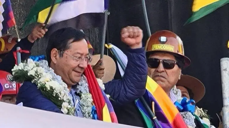 Evo Morales (d), en un acto junto al presidente Luis Arce. ARCHIVO