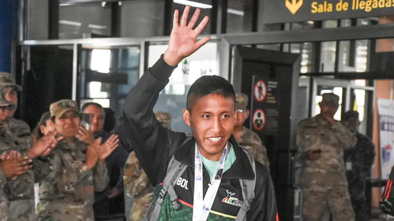 Brayan Choque, el soldado potosino campe&oacute;n sudamericano en Colombia, est&aacute; en la Llajta. DICO SOL&Iacute;S