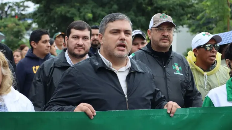 Fernando Larach (i), presidente del Comit&eacute; C&iacute;vico pro Santa Cruz. COMIT&Eacute; PRO SANTA CRUZ