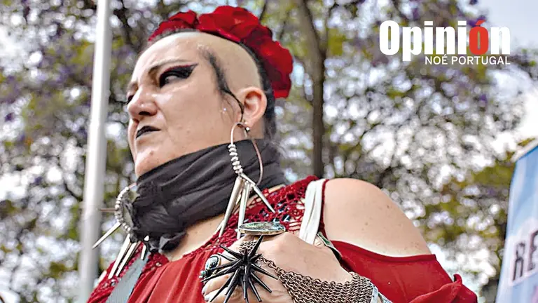La activista Mar&iacute;a Galindo en la plaza 14 de Septiembre./ NO&Eacute; PORTUGAL
