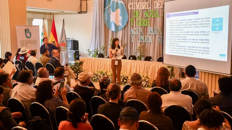 Cumbre Departamental de Agua, Saneamiento y Gesti&oacute;n de Recursos H&iacute;dricos en Cochabamba. GOBERNACI&Oacute;N