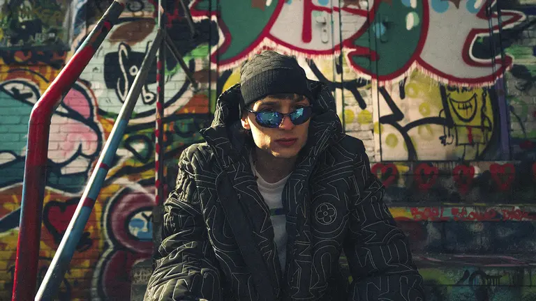 Fotograf&iacute;a cedida por The Exclusive Agency donde aparece el cantante mexicano Peso Pluma, nombre art&iacute;stico del joven Hassan Emilio Kabande Laija./ EFE