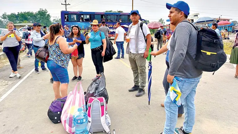 Delegaciones de militantes del MAS llegan a Lauca &Ntilde;./ RKC
