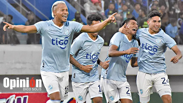 Jair Reinoso festeja una conquista para Aurora en una presentaci&oacute;n anterior por el f&uacute;tbol dom&eacute;stico./ DICO SOL&Iacute;S