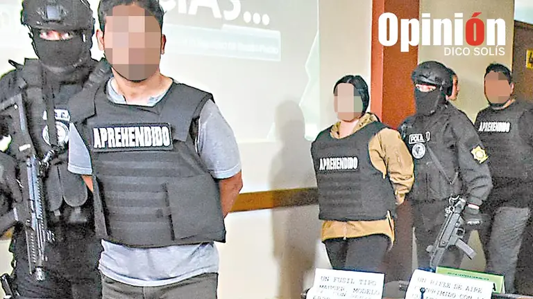 Polic&iacute;a presenta a miembros de una banda delincuencial que operaba en Cochabamba./ DICO SOL&Iacute;S
