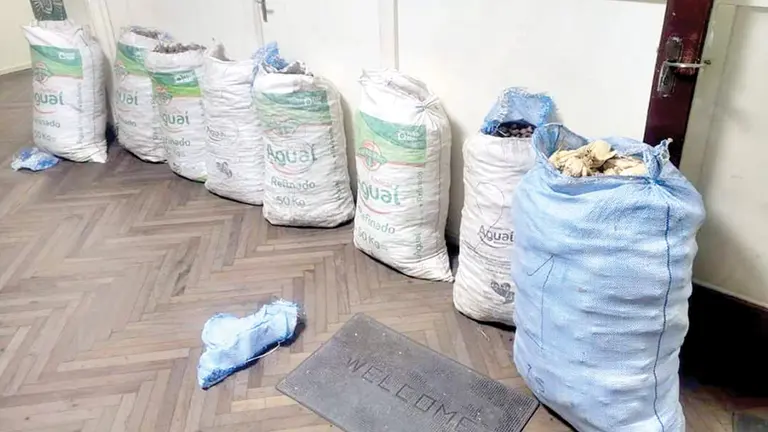 Las bolsas de papa y maíz donde escondieron los  paquetes de marihuana./ VICEMINISTERIO DE DEFENSA SOCIAL Y SUSTANCIAS CONTROLADAS