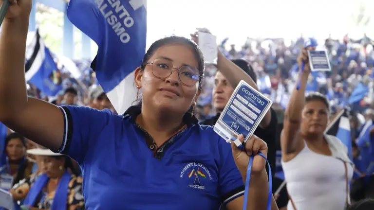 Una militante del MAS, en el Congreso Ordinario que acab&oacute; en Lauca &Ntilde;. APG