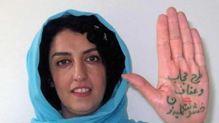 Narges Mohammadi, activista iran&iacute; premiada con el Nobel de La Paz. RRSS