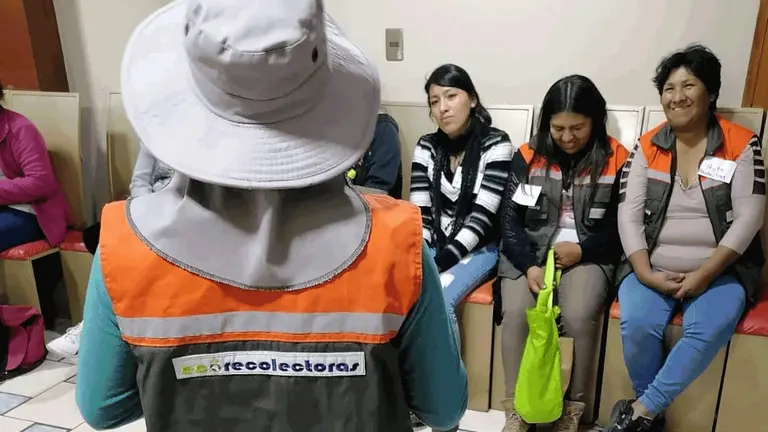 Personas ciegas y mujeres ecorecolectoras tendr&aacute;n su propio espacio en la radio./ ERBOL