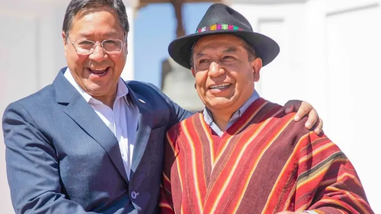El vicepresidente David Choquehuanca (d) junto al mandatario Luis Arce. PRENSA DAVID CHOQUEHUANCA