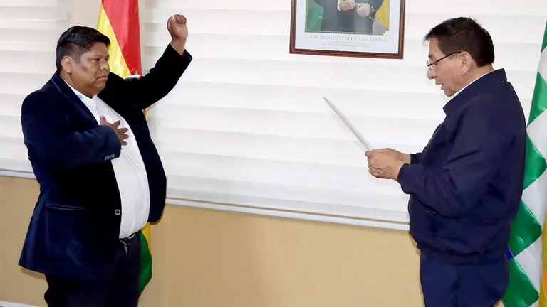 Henry Nina, fue posesionado como el nuevo director de Emagua./ MINISTERIO DE MEDIO AMBIENTE