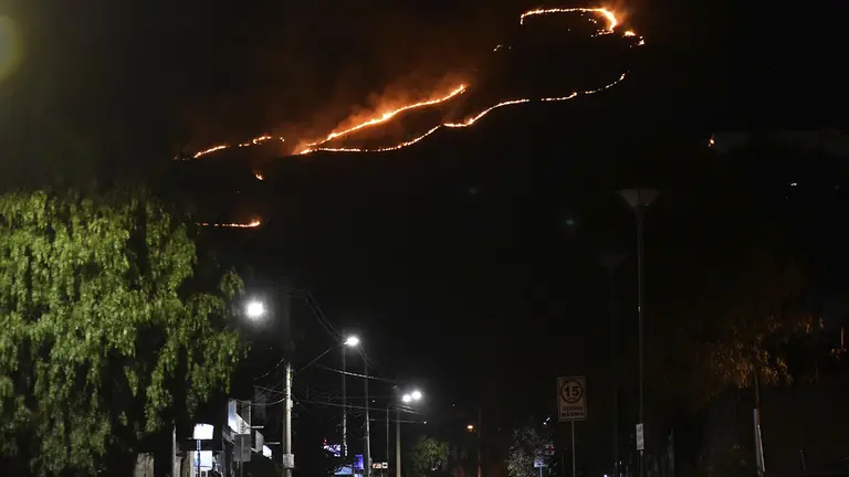 Incendio de magnitud en el sector de Tirani./ NO&Eacute; PORTUGAL