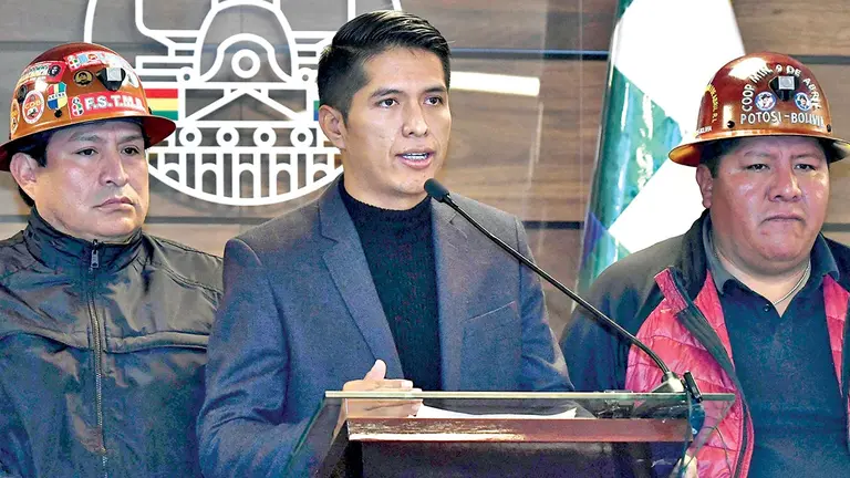 El presidente de la C&aacute;mara de Senadores, Andr&oacute;nico Rodr&iacute;guez (centro)./ APG